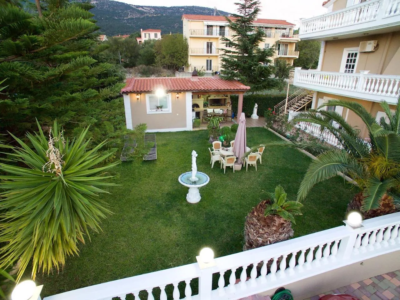 Madalena'S Apartment Razata